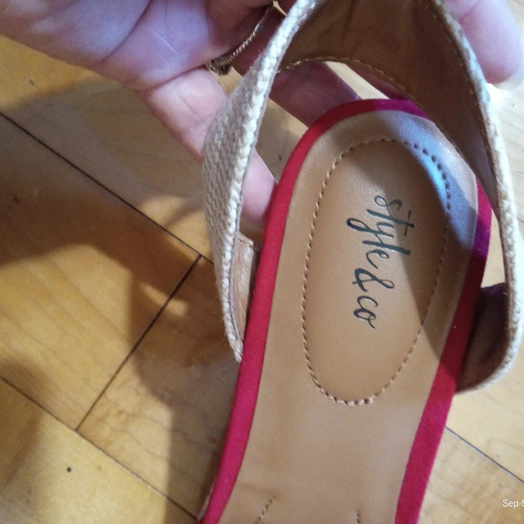 Style & Co. Red suede espadrilles wedge sandals EUC women size 9 - Picture 4 of 6